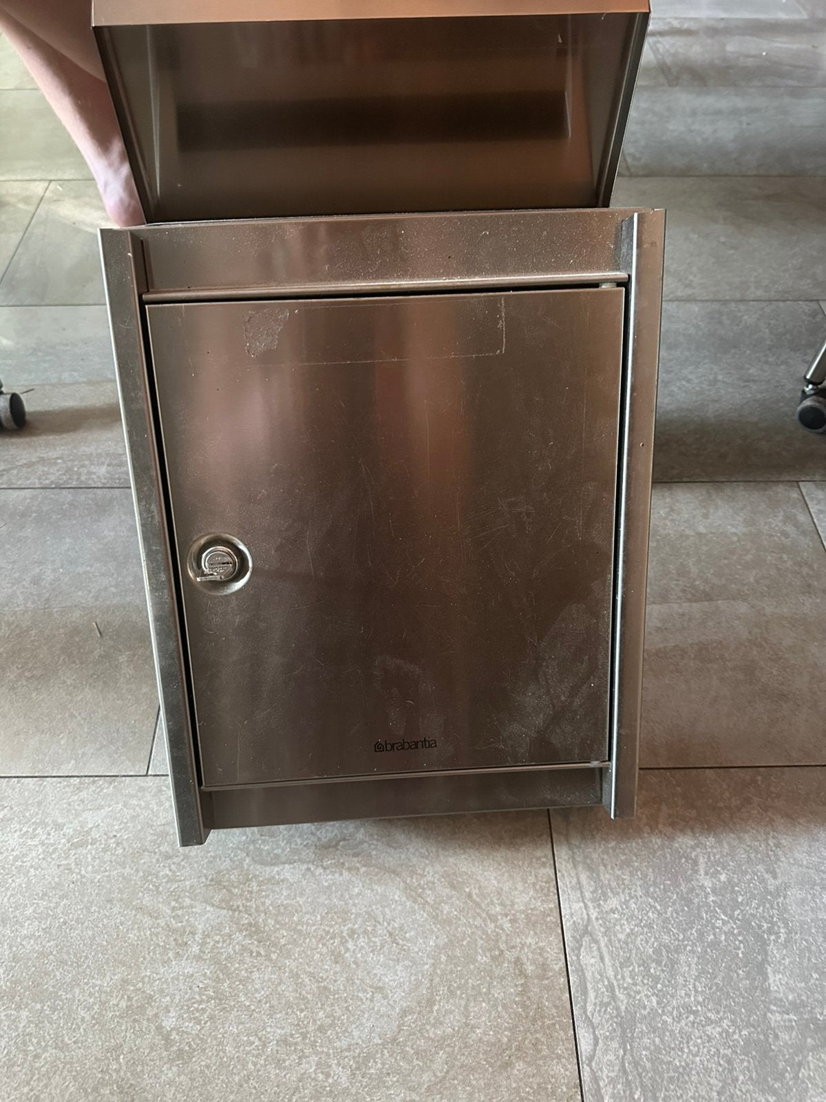 Brabantia brievenbus rvs staal, Tuin en Terras, Brievenbussen, Ophalen of Verzenden, Gebruikt, Rvs, Wandbrievenbus