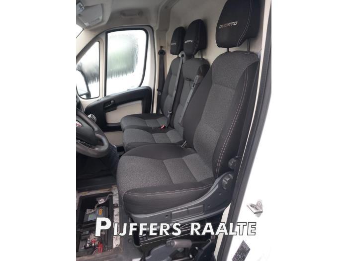 Stoel links van een Fiat Ducato, Gebruikt, -, -, Fiat