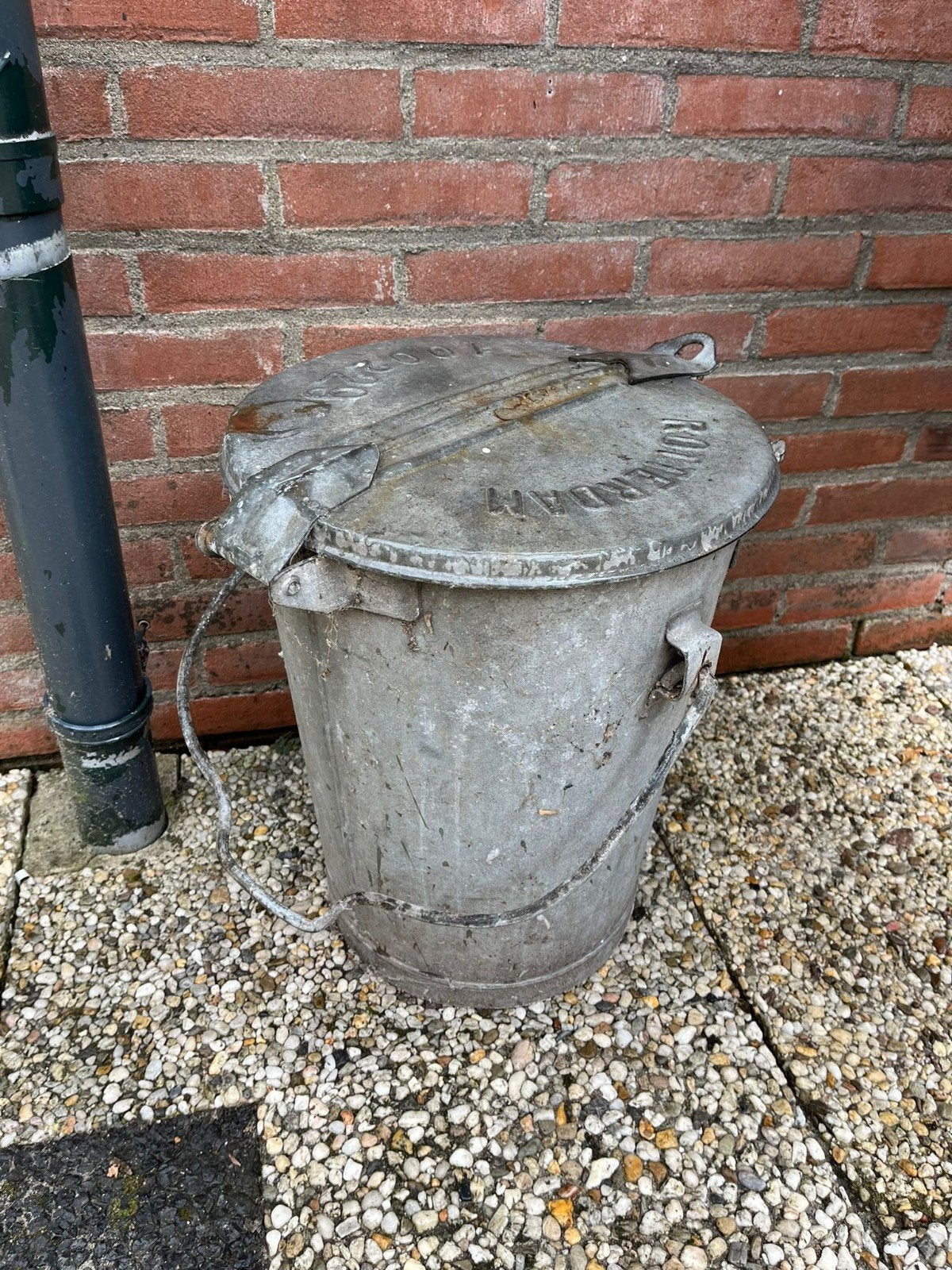 Vintage Zinken Emmer met Deksel - Perfect voor Buiten, Ophalen