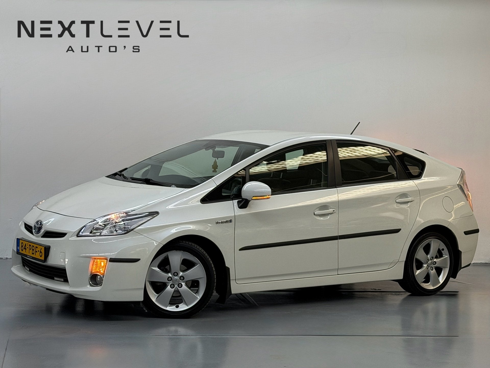 Toyota Prius 1.8 Aspiration Lage KM Dealeronderhouden Garant, Auto's, Gebruikt, 4 cilinders, Wit, Bedrijf