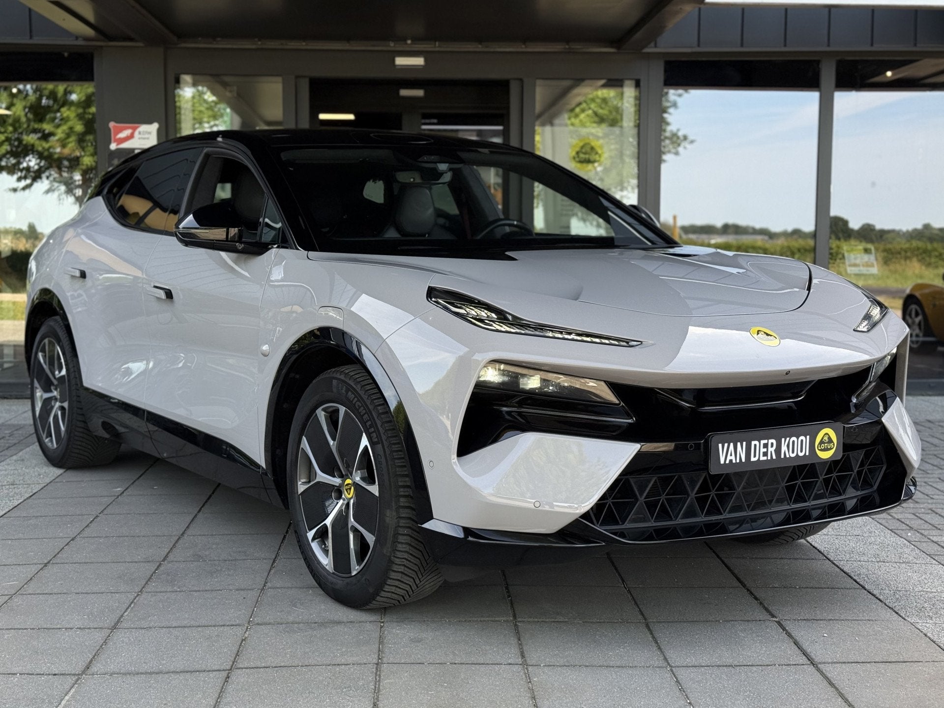Lotus Eletre EDS 450 4WD 112 kWh (bj 2023, automaat), Auto's, Automaat, Gebruikt, Zwart, Vierwielaandrijving