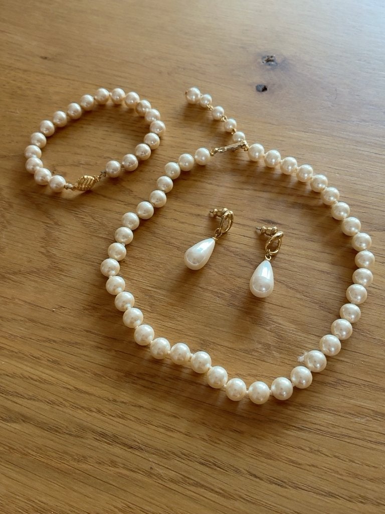Parel sieradenset Bijenkorf collier armband oorbellen, Overige materialen, Gebruikt, Verzenden, Wit