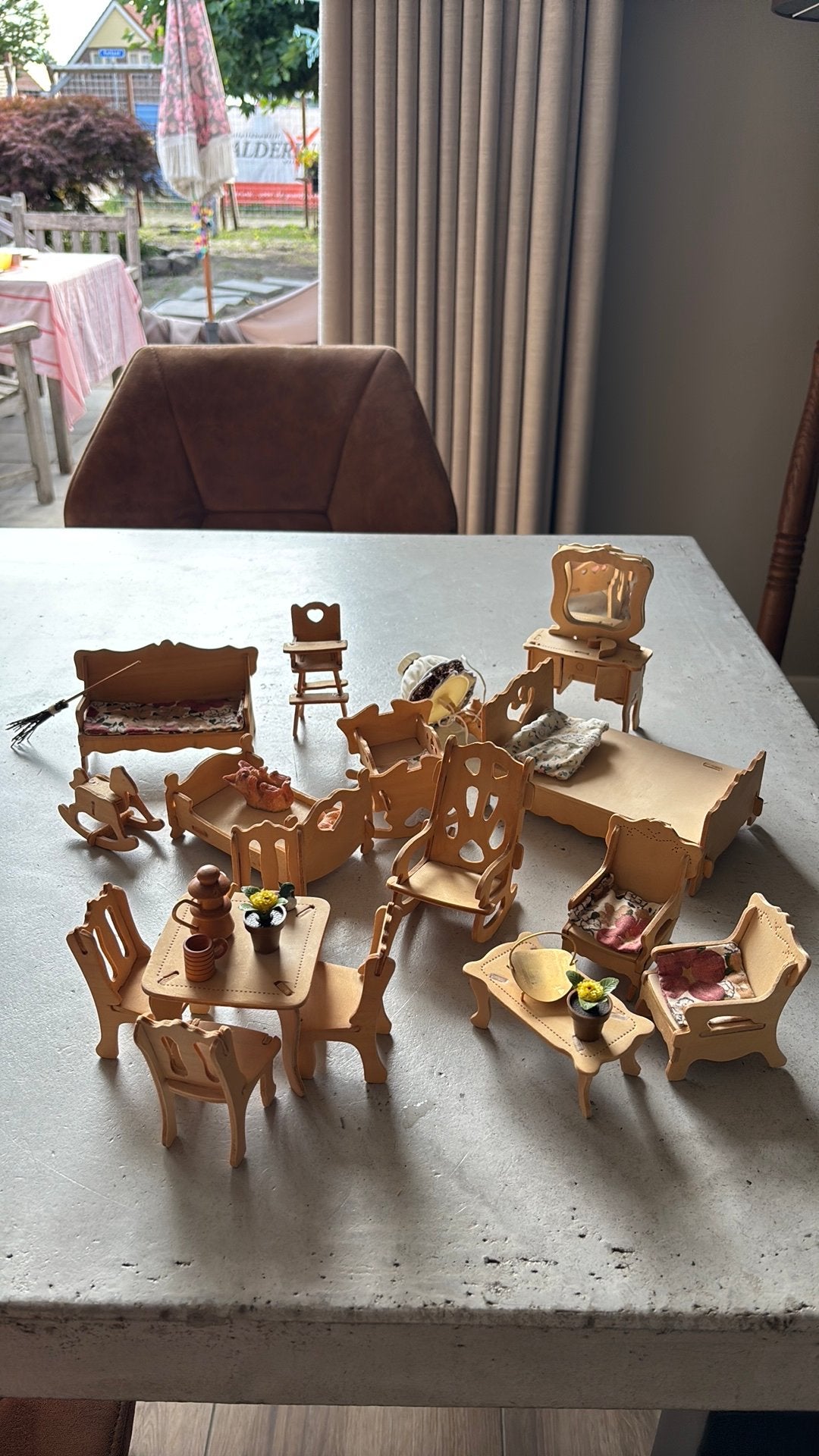 Grote set houten poppenhuismeubels, Ophalen of Verzenden, Zo goed als nieuw, Poppenhuis