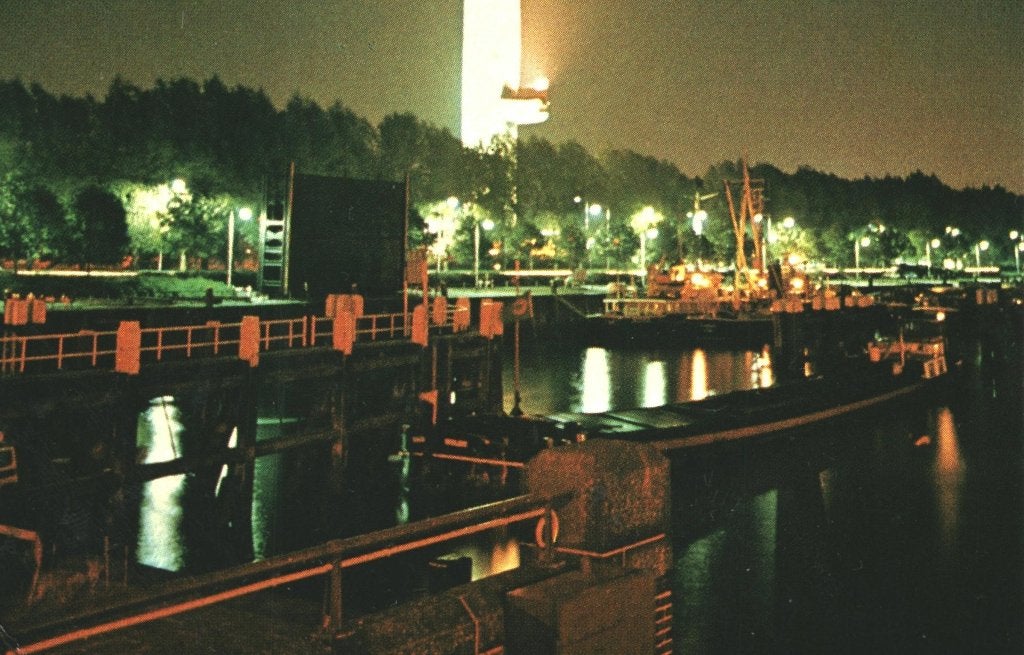 988404 Rotterdam ZH 1980 Wederopbouw Euromast Gelopen, Ophalen of Verzenden, 1960 tot 1980, Gelopen, Zuid-Holland