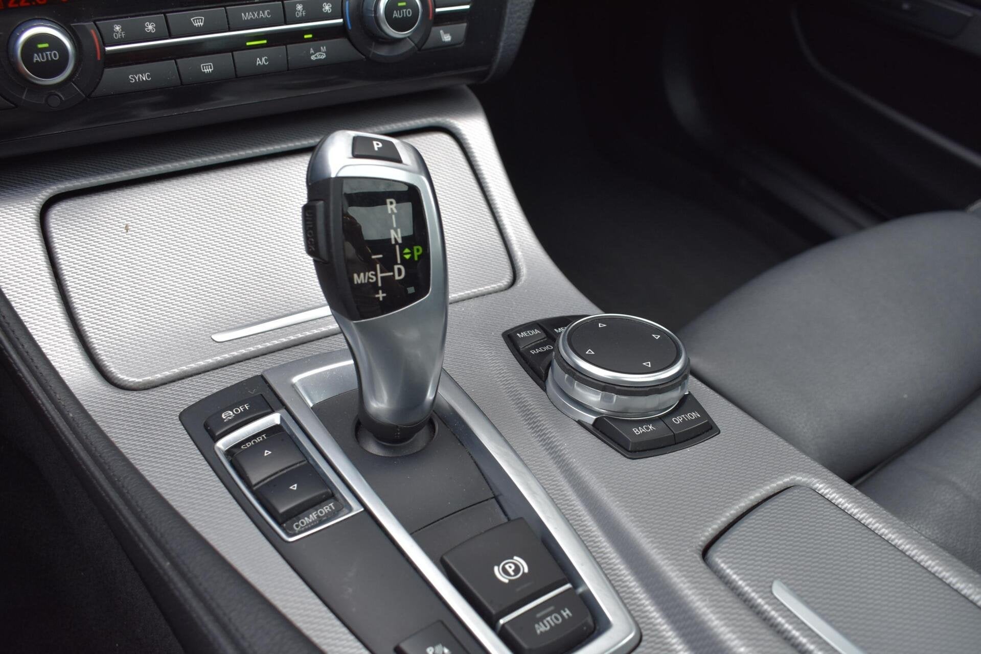 Foto 20 van BMW 5-serie Touring 520i High Executive | Pano | Trekhaak |