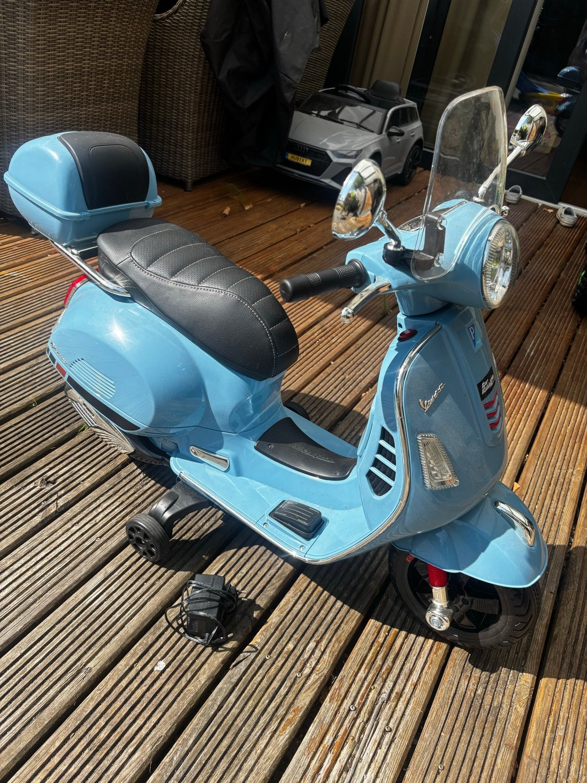 Kinder Vespa Scooter Elektrisch Blauw, Ophalen, Zo goed als nieuw, Afstandsbediening