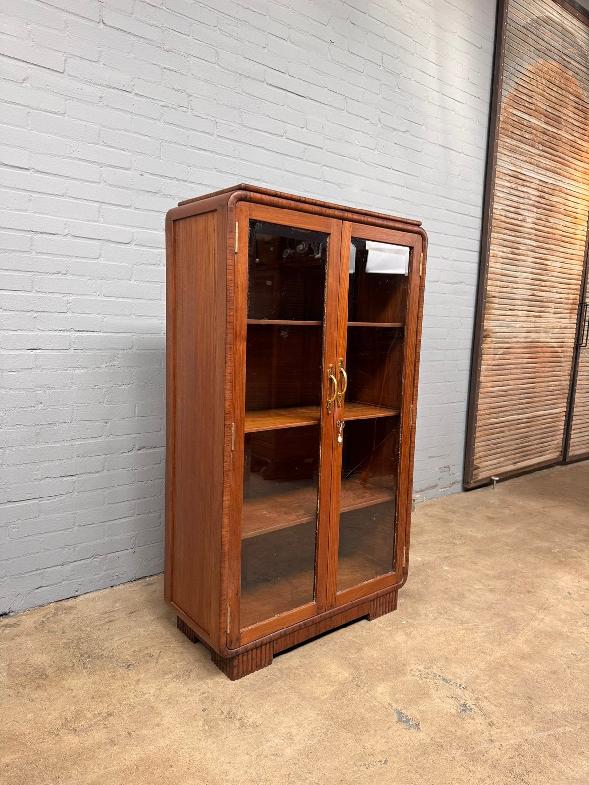 Art Deco vitrinekast van notenhout met facet geslepen glas, 100 tot 150 cm, 25 tot 50 cm, 50 tot 100 cm, Ophalen of Verzenden