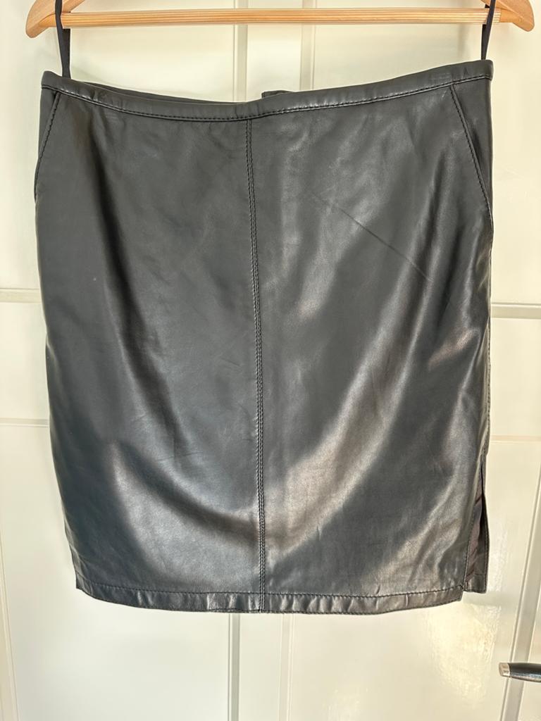 Zwart leren rokje met zijsplitjes van Mads Nørgaard Maat 40, Kleding | Dames, Rokken, Ophalen of Verzenden, Zo goed als nieuw