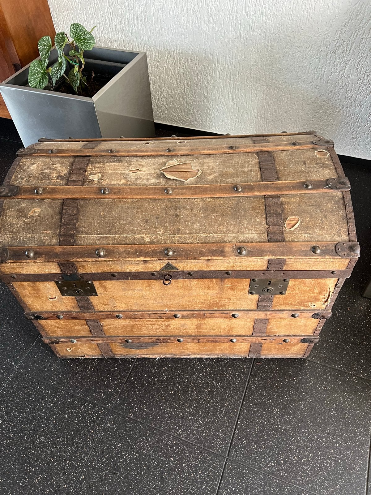 Antieke houten kist met metalen beslag, Antiek en Kunst, Ophalen