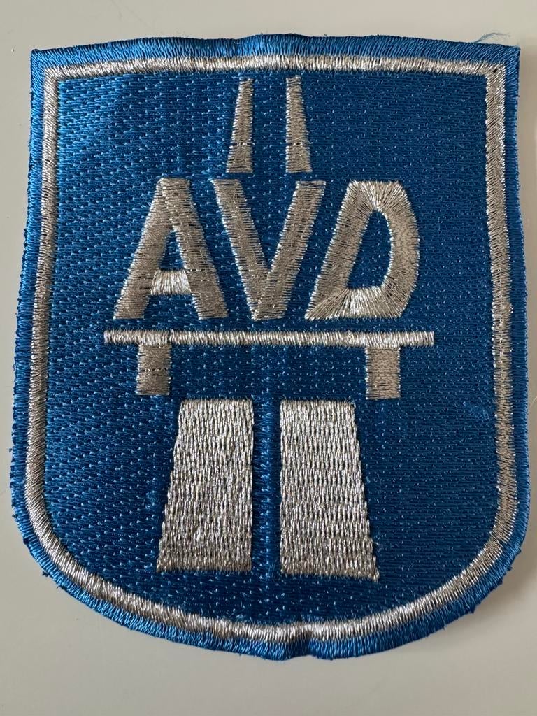 Rijkspolitie AVD Politie embleem Porsche RP, Ophalen of Verzenden, Landmacht, Nederland, Embleem of Badge