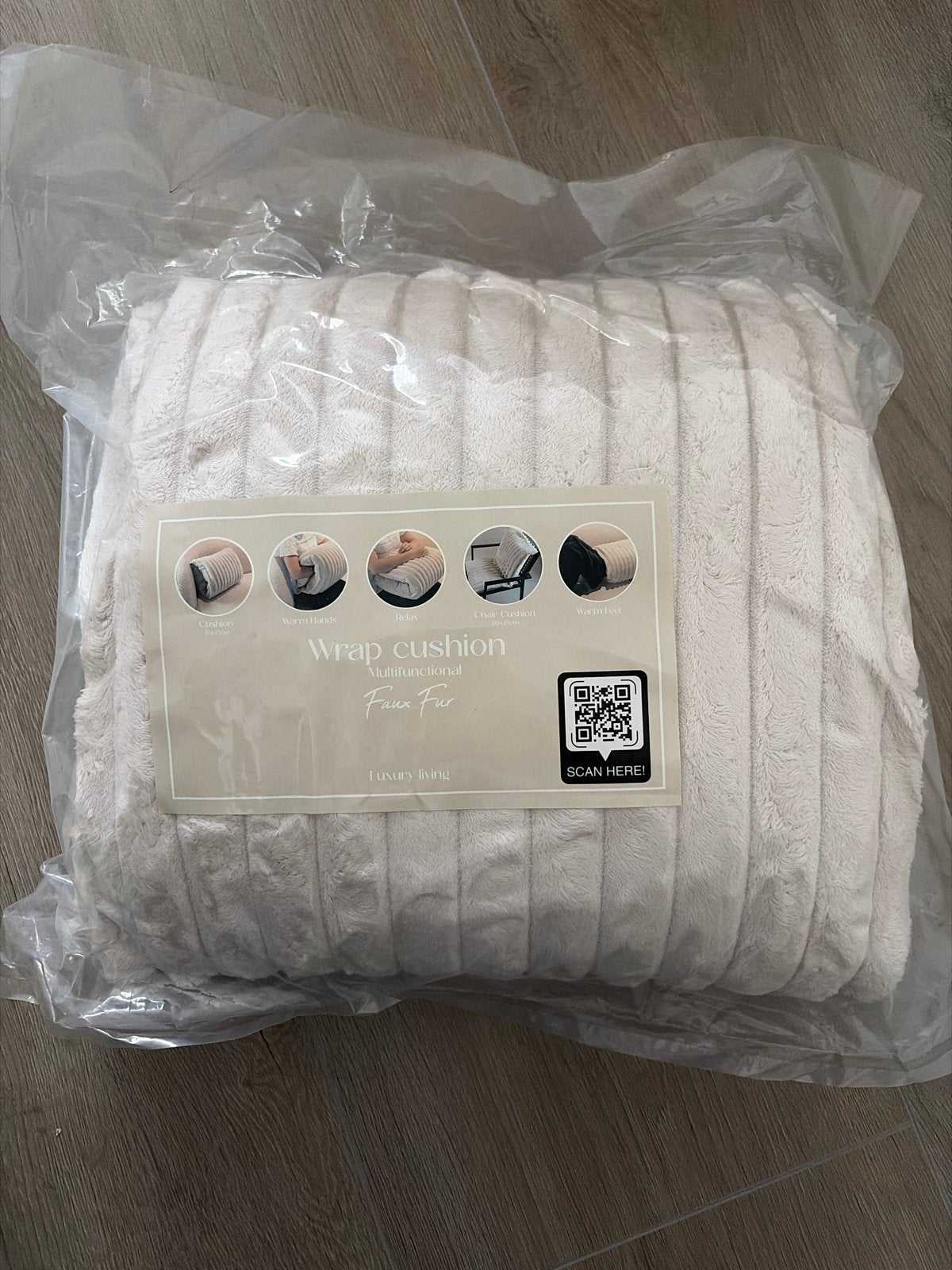 Multifunctioneel Faux Fur Wikkelkussen - Beige, Inclusief binnenkussen, Beige, Nieuw, Ophalen of Verzenden