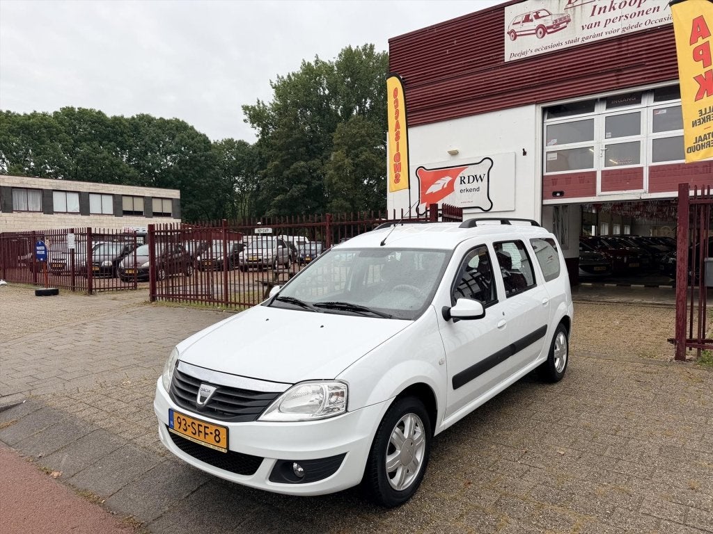 Dacia Logan 1.6 16V 105 pk 5p Blackline, Gebruikt, 4 cilinders, 1598 cc, 1300 kg