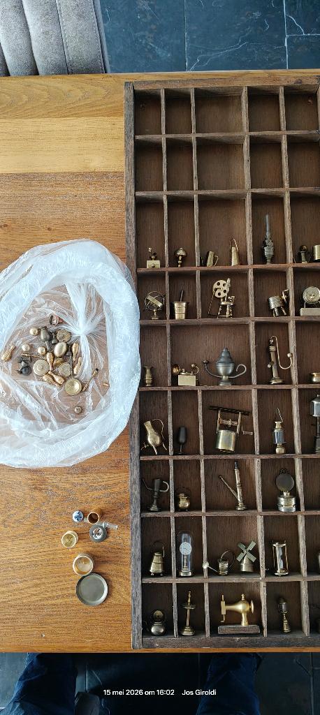 houten letterbak met messing, koper en glazen objecten., Antiek en Kunst, Antiek | Koper en Brons, Ophalen