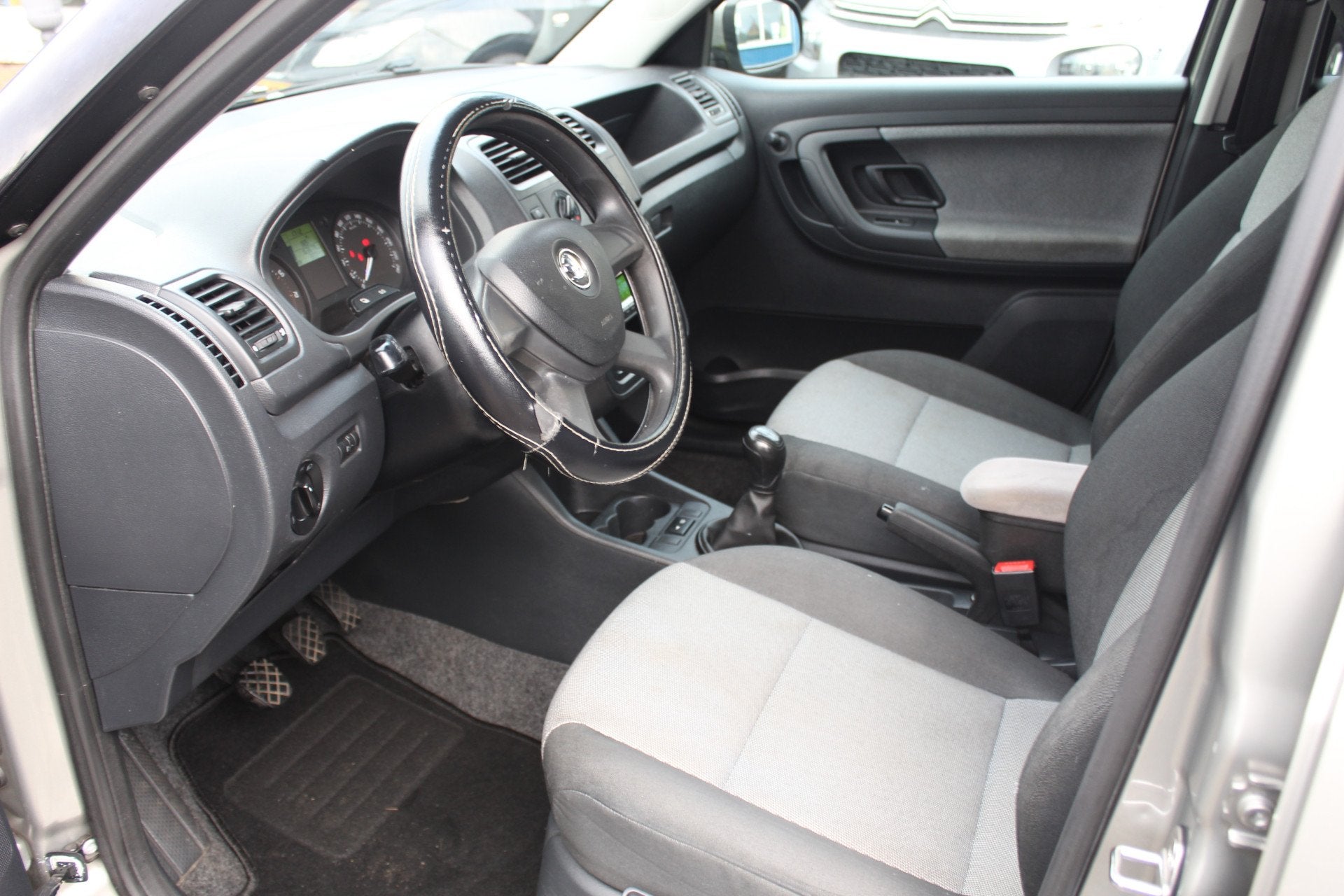 Skoda Fabia 1.2-12V "Ambition" Airco - El. ramen - 5 Deurs !, Auto's, Voorwielaandrijving, Euro 5, Stof, Zwart