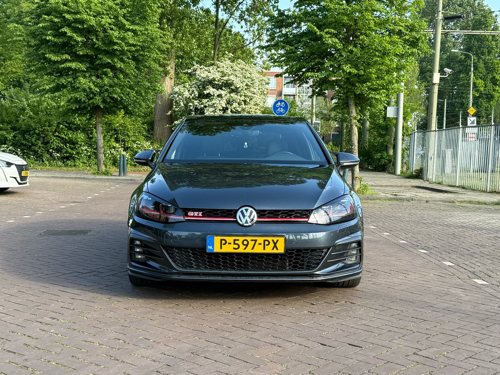 Volkswagen Golf 2.0 TSI 310pk (Stage 1) 7.5-DSG, Zwart, 4 cilinders, 1984 cc, Blauw