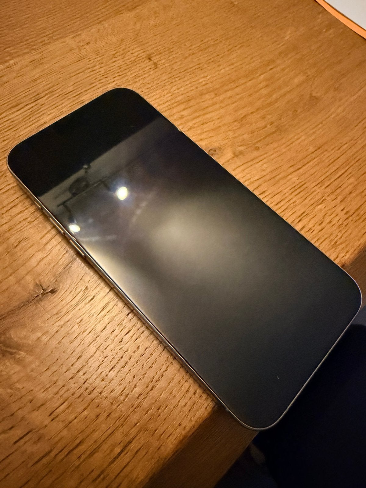 Foto 2 van Iphone 15 pro max 256GB batterij niveau 100%
