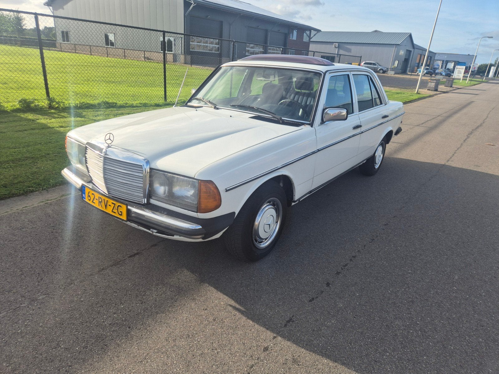 Mercedes-Benz 200-Serie 2.0 W123 200 D 1980 Wit, Auto's, Wit, Particulier, Blauw, Sedan
