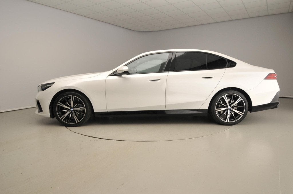 BMW 5 Serie Sedan 520i | M-Sportpakket | LED | Navigatie | S, Auto's, BMW, Automaat, 1998 cc, Achterwielaandrijving, Gebruikt