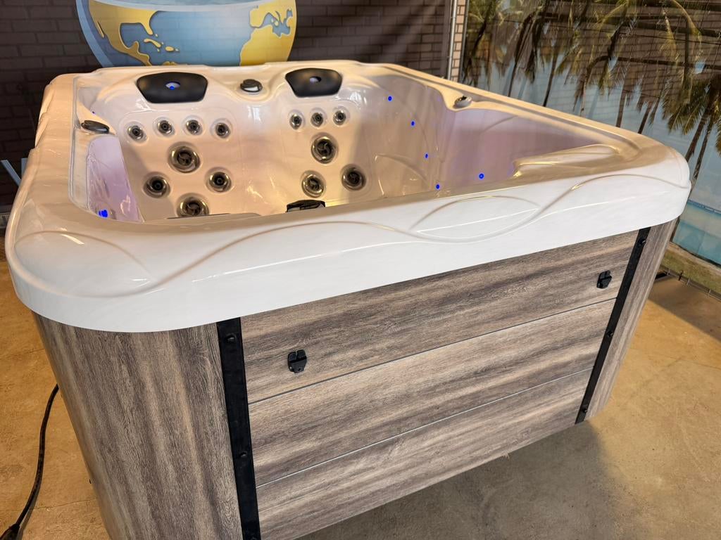 Leuke Balboa spa 3 persoons 2 ligplaatsen, Ophalen, Zo goed als nieuw, Filter