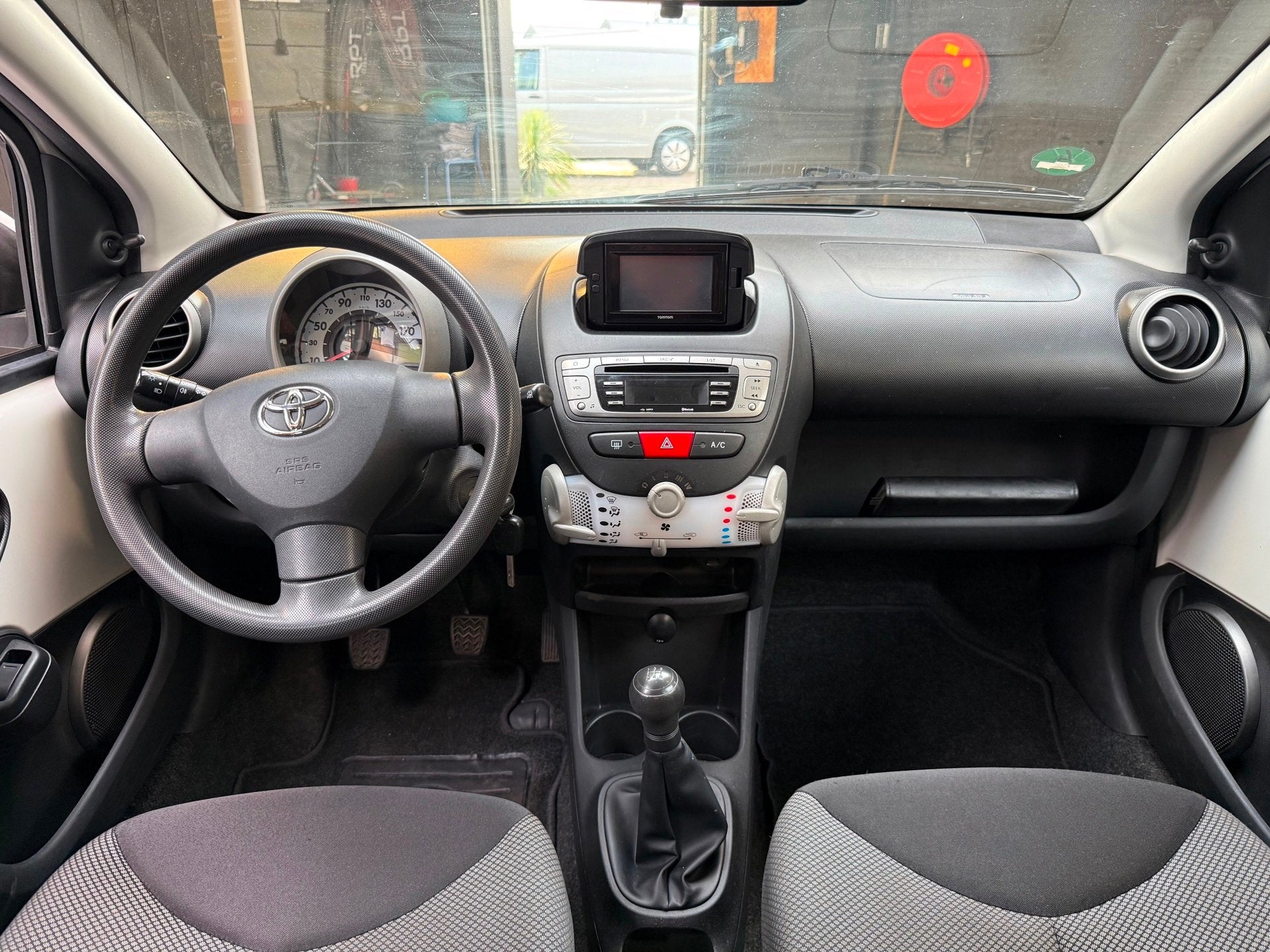 Toyota Aygo 1.0 VVT-i Aspiration, Voorwielaandrijving, Dealer onderhouden, Stof, Gebruikt
