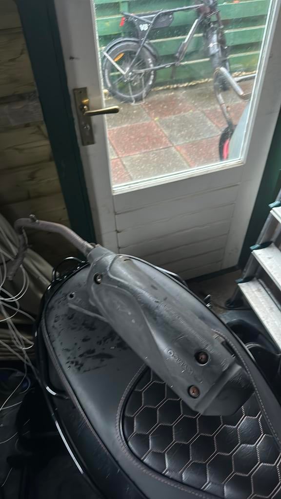 Kymco uitlaat, Ophalen, Zo goed als nieuw