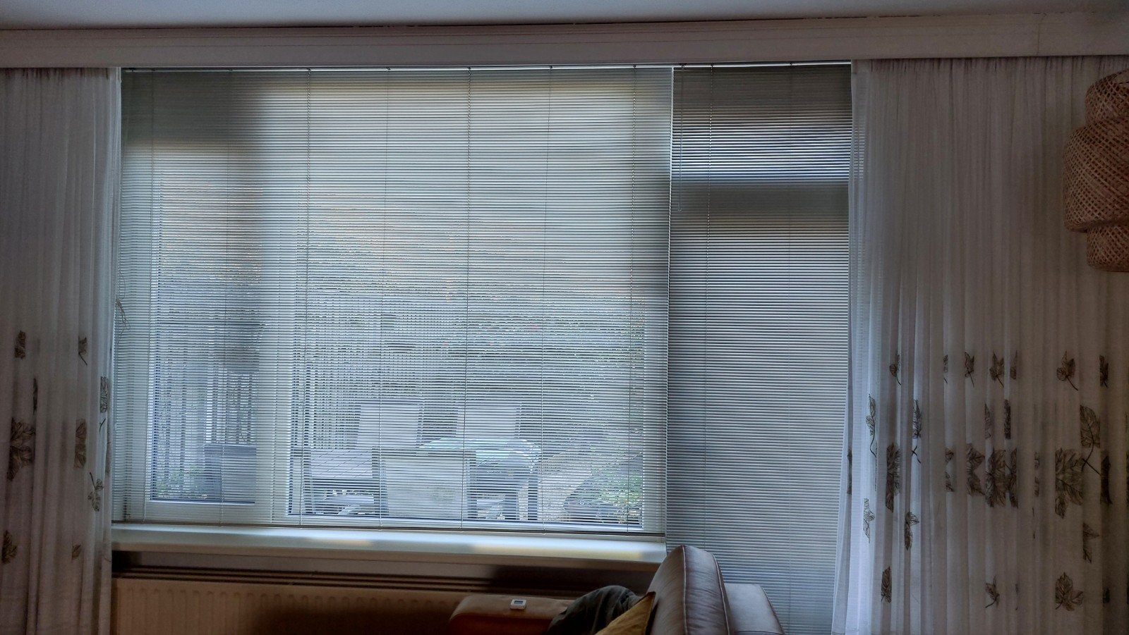 Luxaflex – 325 cm breed – deur + raam, Ophalen, Gebruikt, Beige, Jaloezie