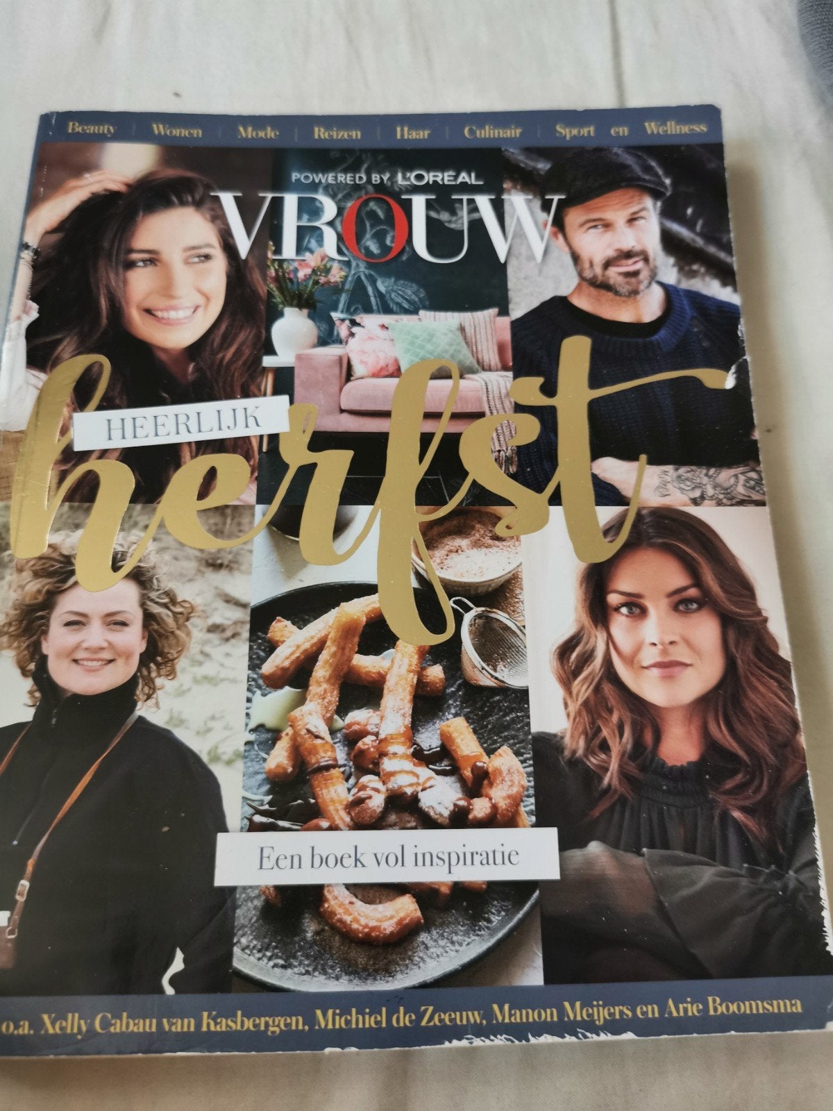 Vrouw herfst Glossy boek, Ophalen of Verzenden, Gelezen, Damesbladen