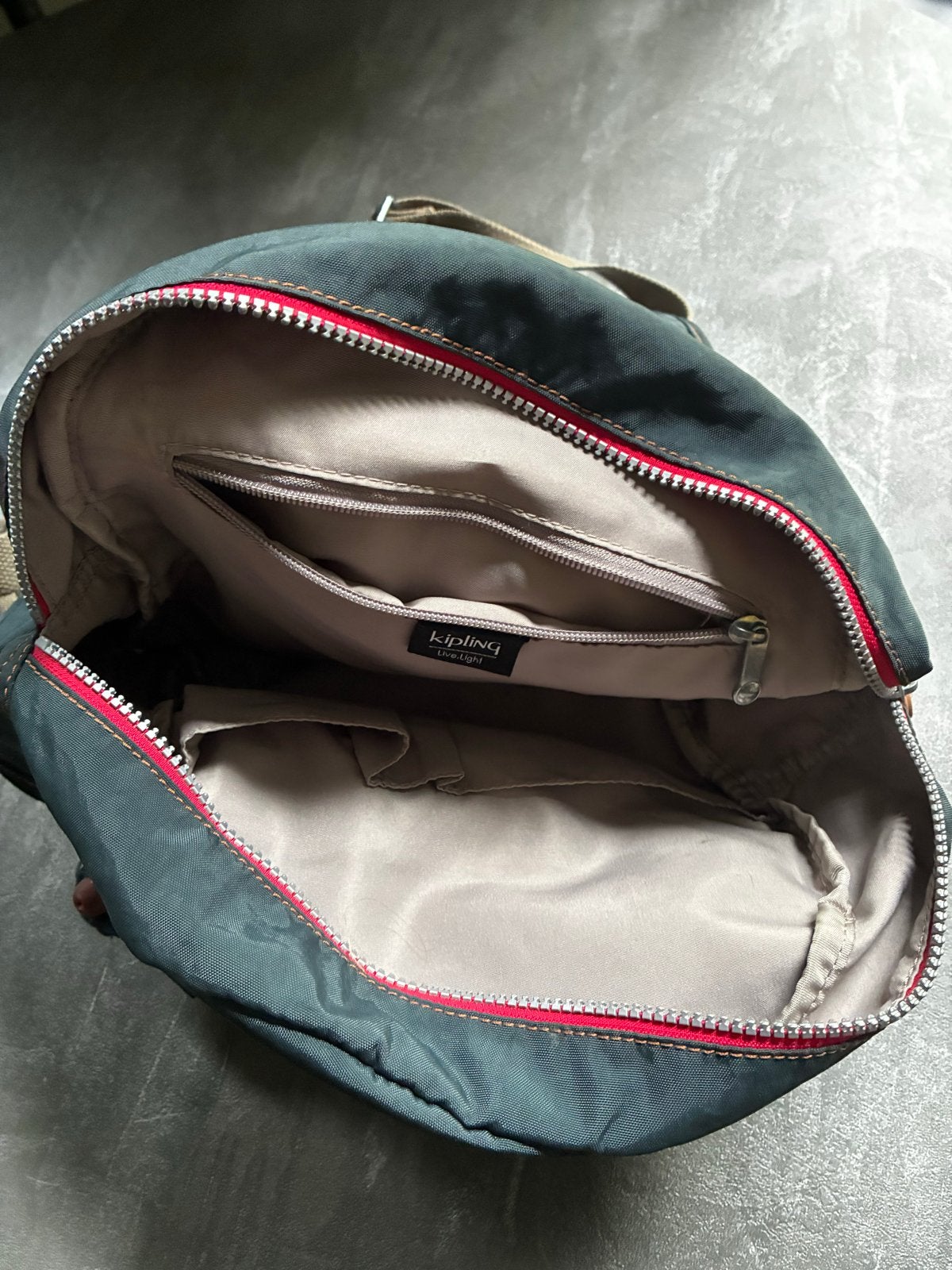 Kipling rugzak - Donkerblauw met rode accenten, Ophalen, Gebruikt, Kipling, 25 tot 40 cm