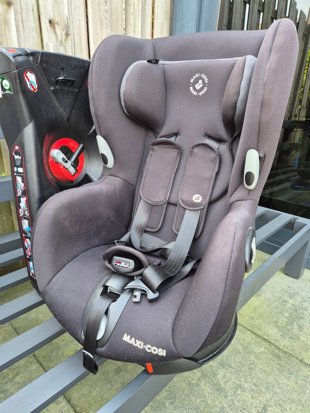 Maxi-Cosi Axiss autostoel - Zwart, Ophalen, Autogordel, 0 t/m 18 kg, Zo goed als nieuw
