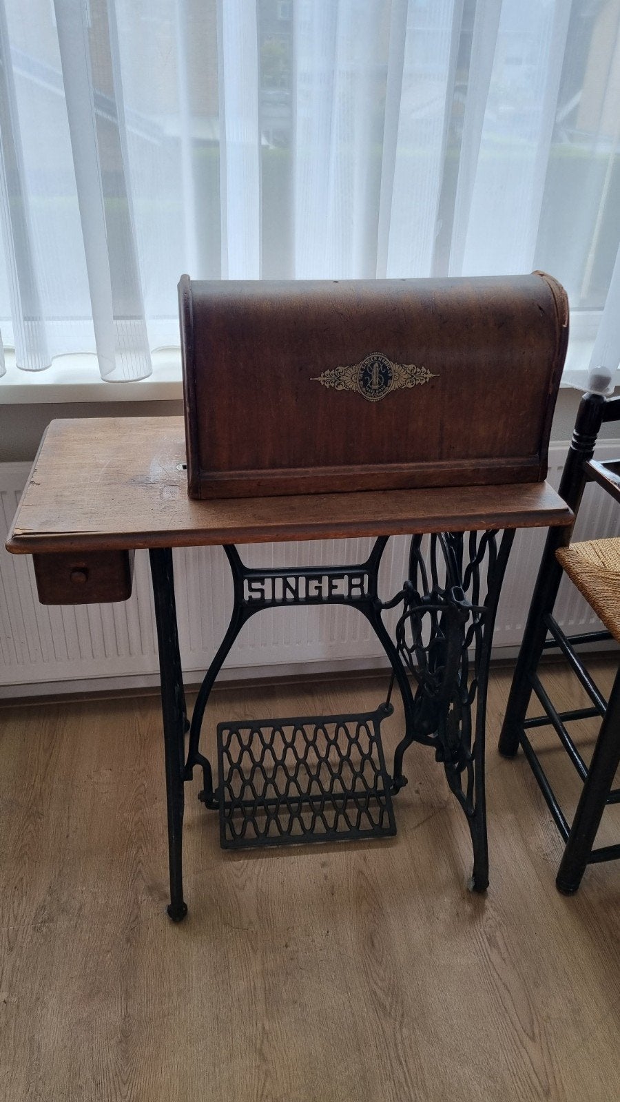 Antieke Singer Naaimachine met Houten Kast en Tafel, Antiek en Kunst, Ophalen of Verzenden