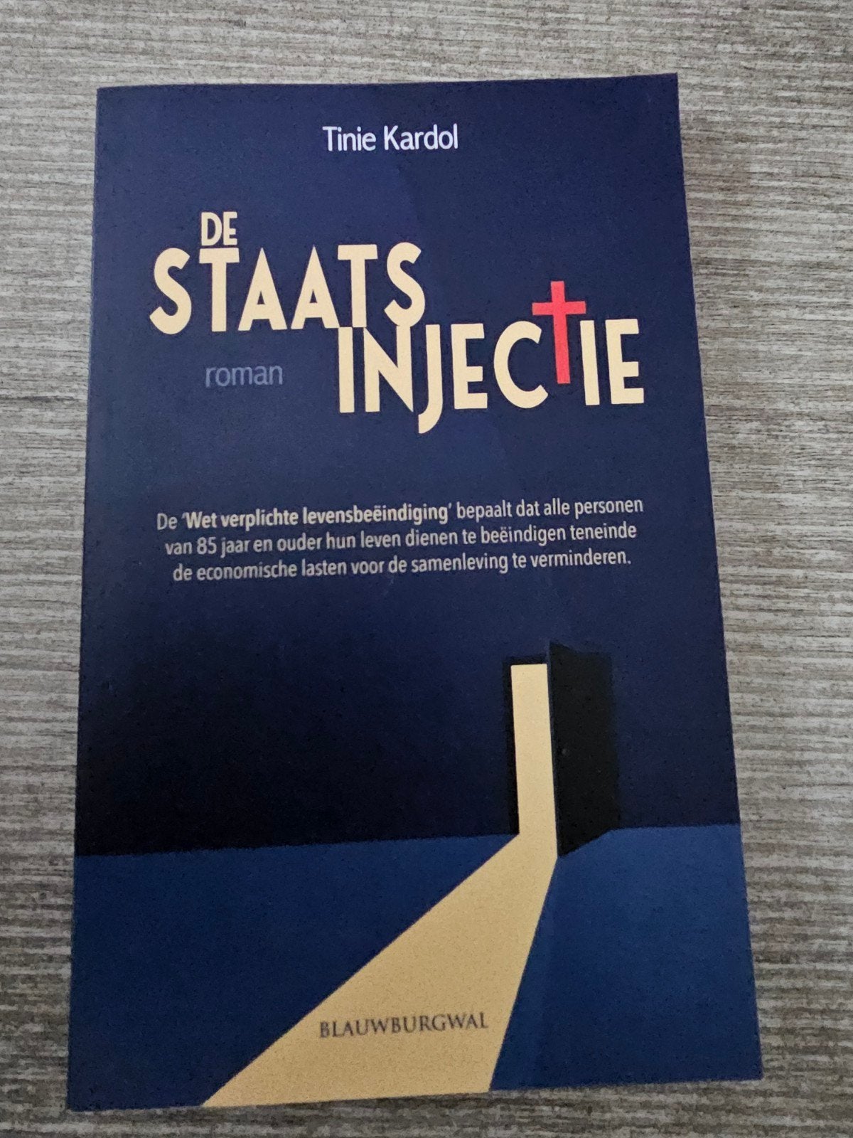 De Staatsinjectie - Roman van Tinie Kardol, Ophalen of Verzenden, Gelezen, Tinie Kardol