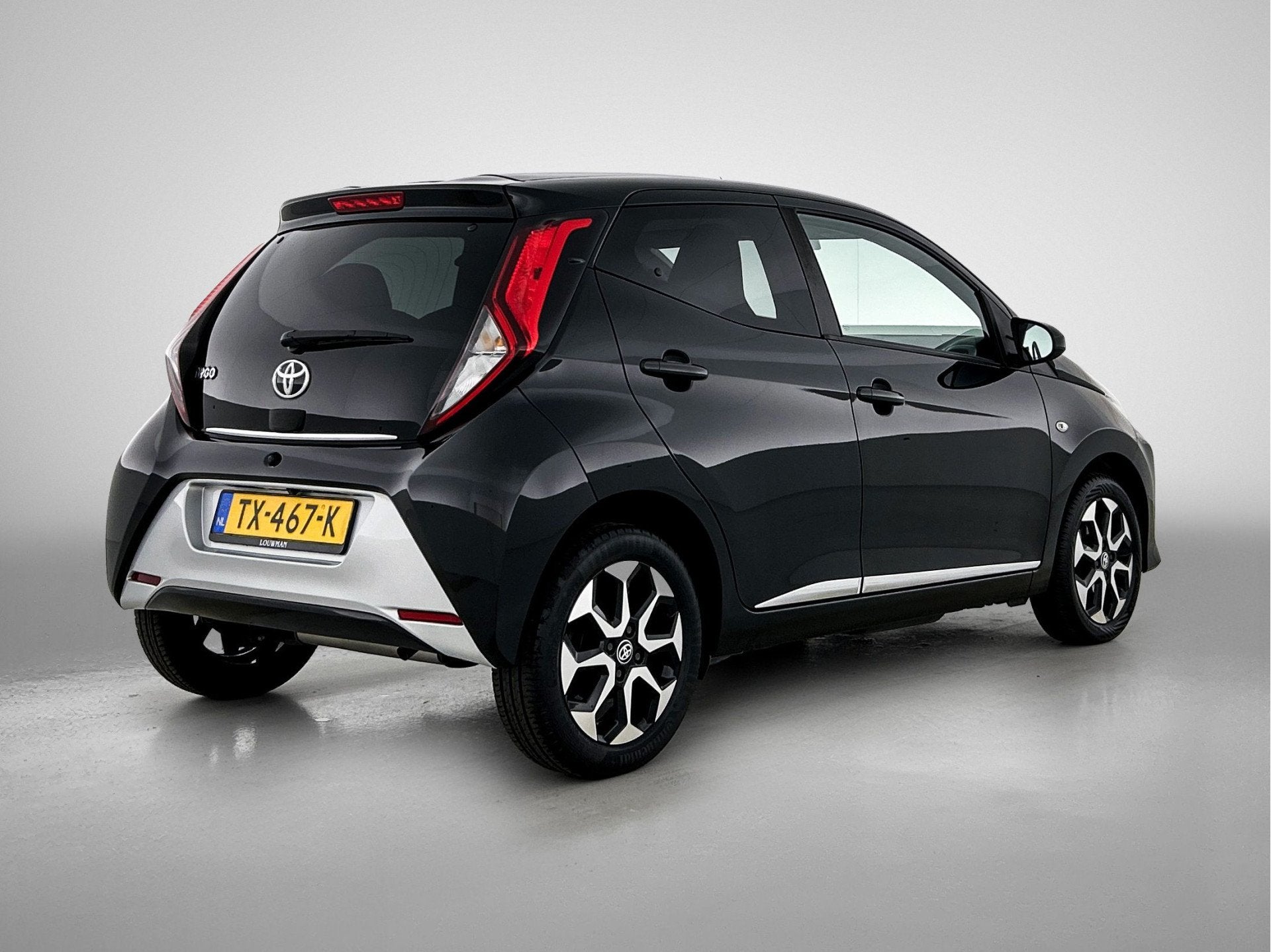 Toyota Aygo 1.0 VVT-i x-clusiv | Carplay | Achteruitrijcamer, Voorwielaandrijving, 12 maanden, Stof, 4 stoelen
