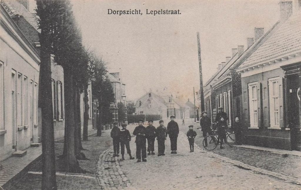 702-372-051 Dorpszicht Lepelstraat, Verzamelen, Ansichtkaarten | Nederland, Verzenden, Voor 1920, Noord-Brabant