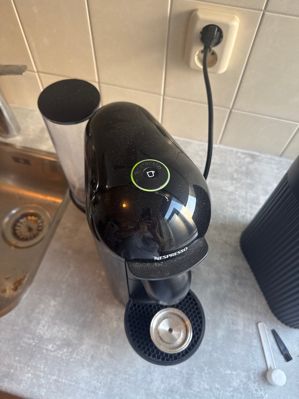 Nespresso Inissia Koffiezetapparaat Zwart - Zo goed als nieu, Ophalen, Espresso apparaat, Zo goed als nieuw, 1 kopje