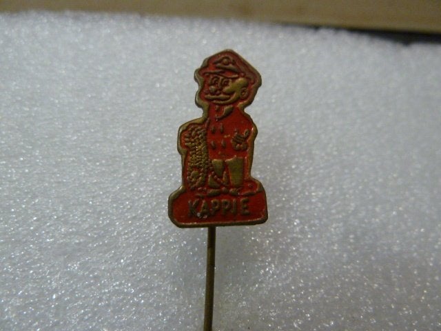 Vintage KAPPIE speldje, Verzamelen, Ophalen of Verzenden, Gebruikt, Figuurtje, Speldje of Pin
