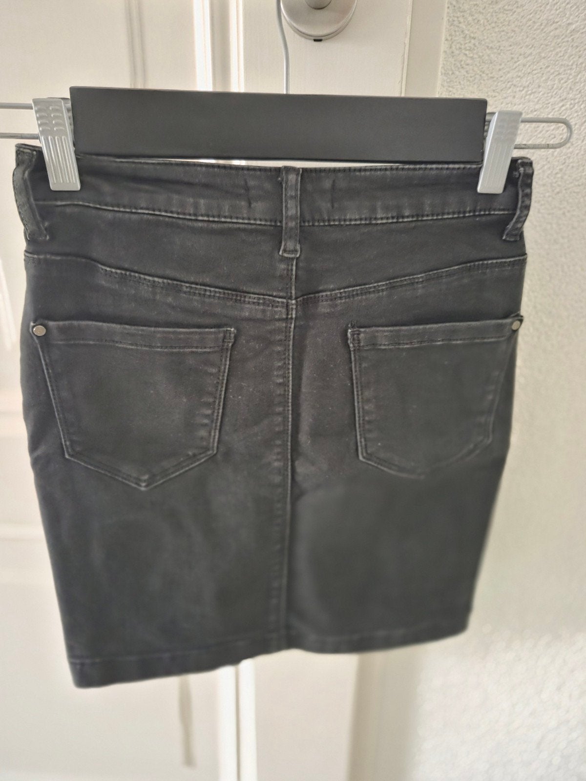 Missguided zwarte spijkerrok - Maat 34, Missguided, Ophalen of Verzenden, Zo goed als nieuw, Zwart