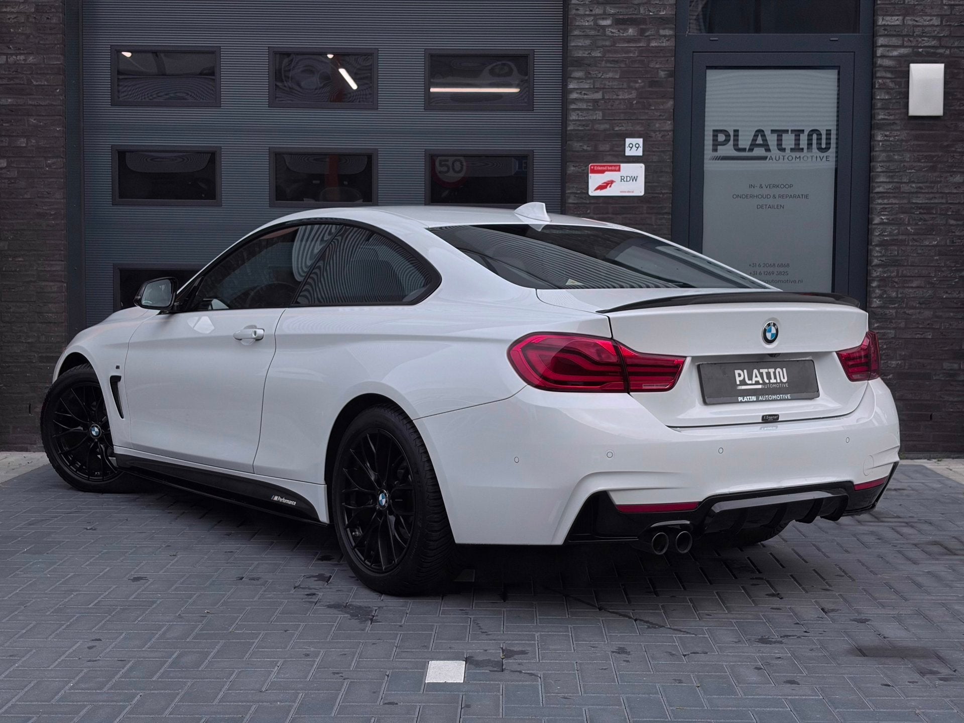 Foto 2 van BMW 4-serie Coupé 420i High Executive|M-sport Performance|D