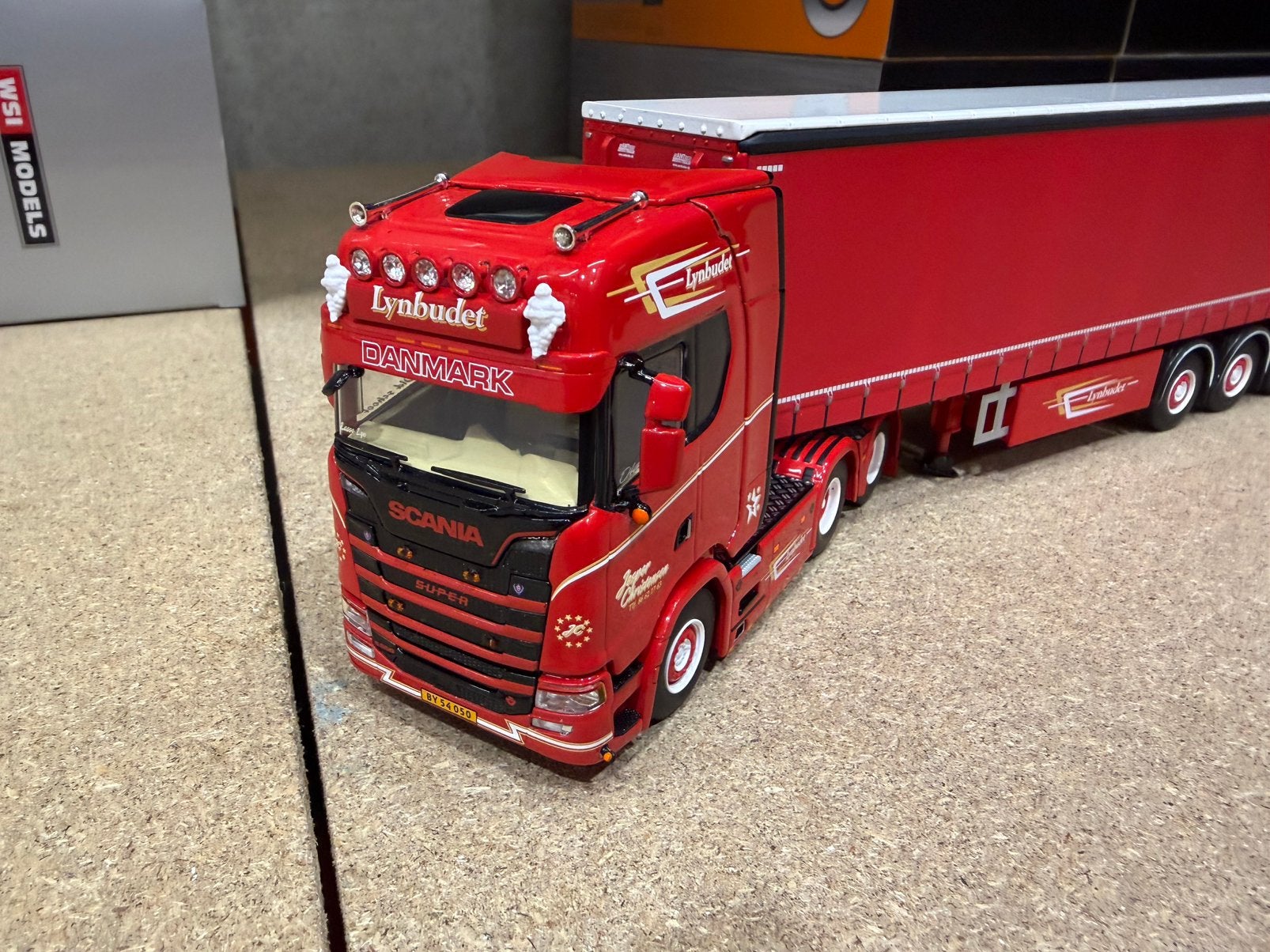 WSI SCANIA S HIGHLINE 6x2 JESPER CHRISTENSEN, Hobby en Vrije tijd, Modelauto's | 1:50, Ophalen of Verzenden, Nieuw, Bus of Vrachtwagen