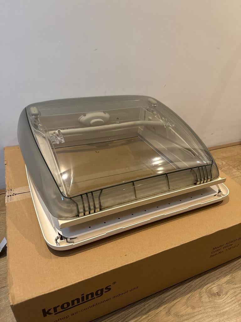 Dakluik voor camper of caravan (afmeting 40X40), Ophalen, Zo goed als nieuw