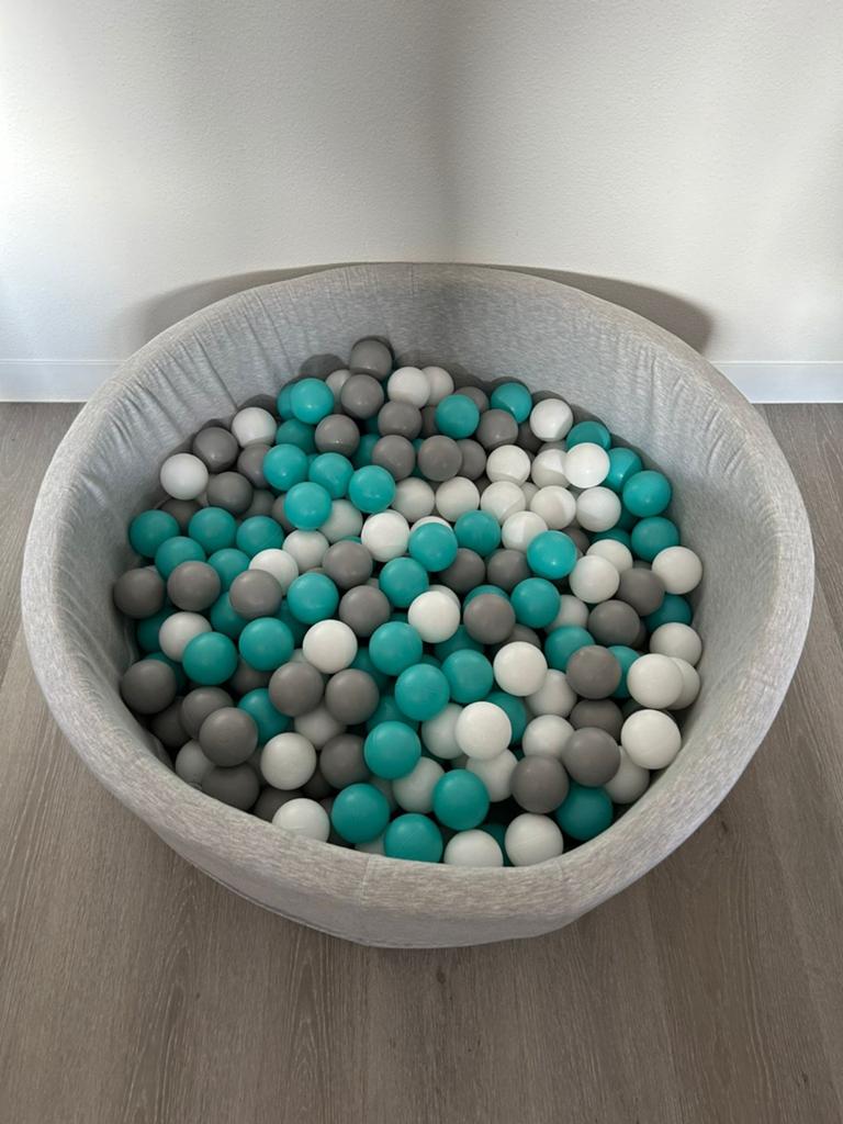 Kinder ballenbak met 240 ballen (grijs/wit/blauw), Ophalen, Zo goed als nieuw, Jongen of Meisje
