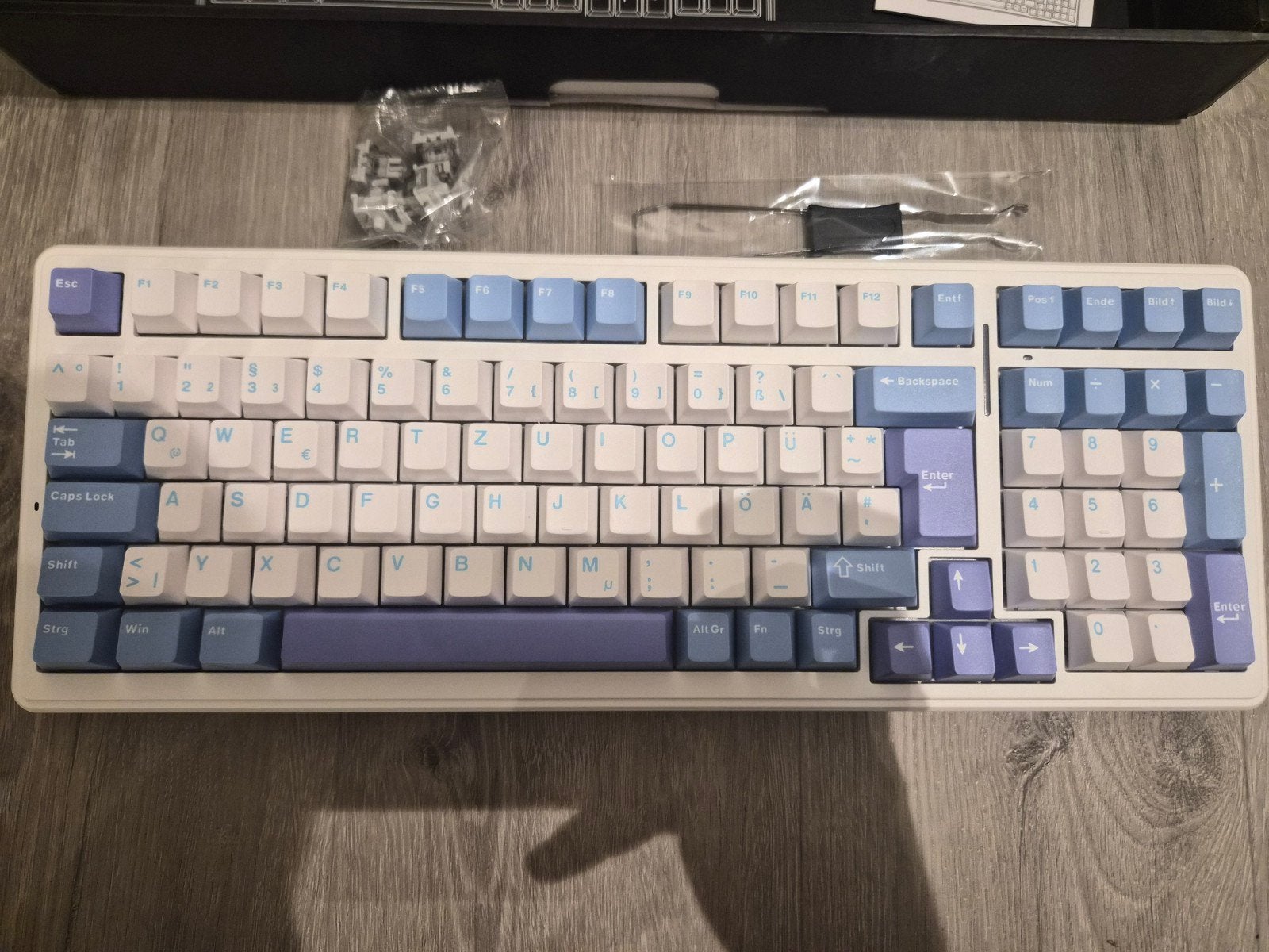 Aula F99 mechanical keyboard/toetsenbord (qwertz/duits/, Verlichte toetsen, Nieuw, Ophalen of Verzenden, Aula