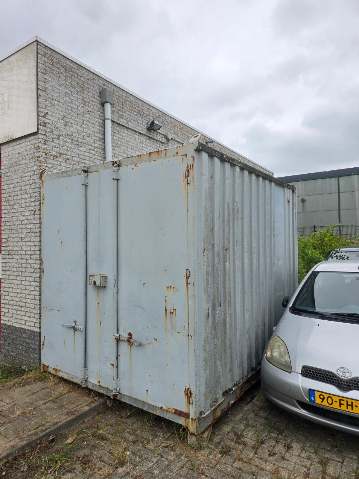 Opslag zeecontainer 10ft, Ophalen
