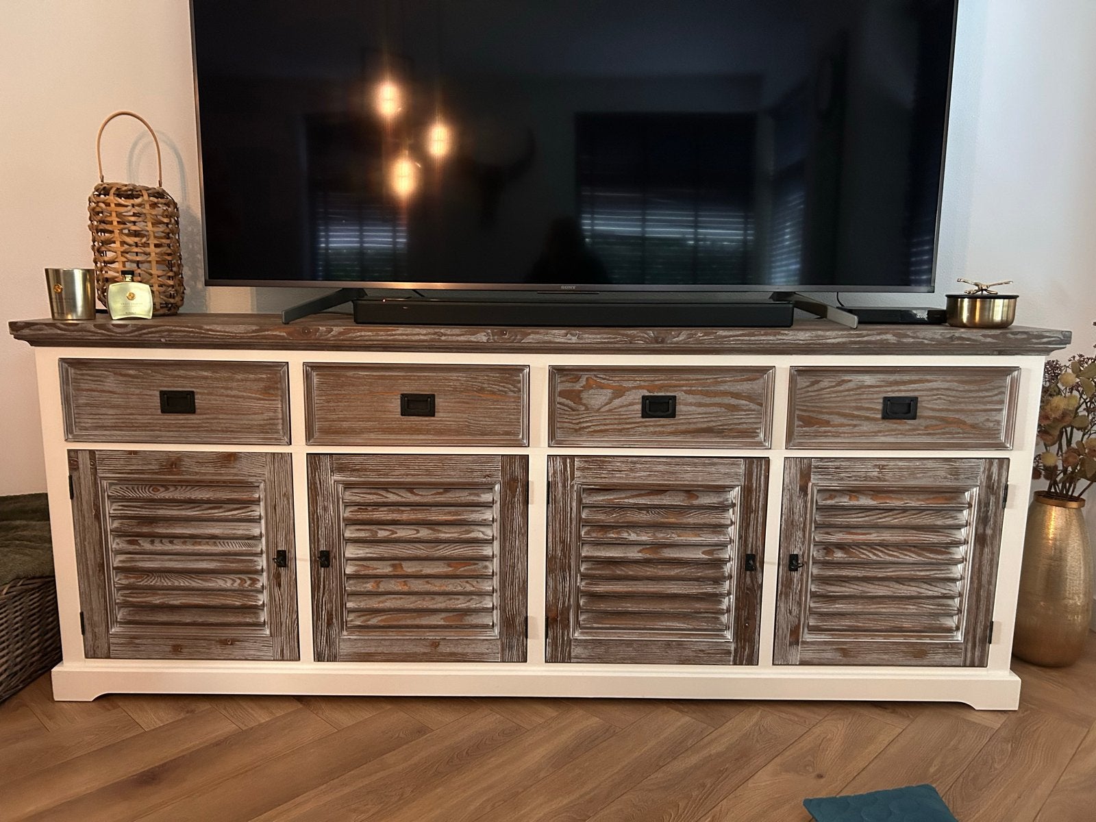 Landelijk dressoir met louvre deuren, Huis en Inrichting, Ophalen, Zo goed als nieuw, 200 cm of meer, Minder dan 100 cm