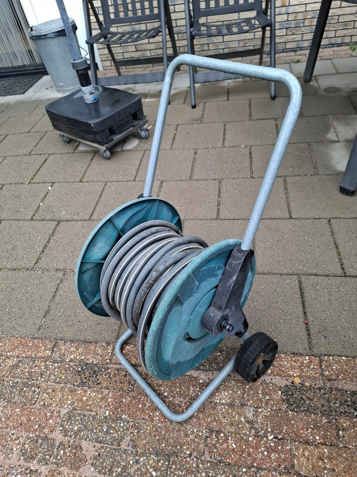 tuinslang op karretje, Ophalen, Tuinslang