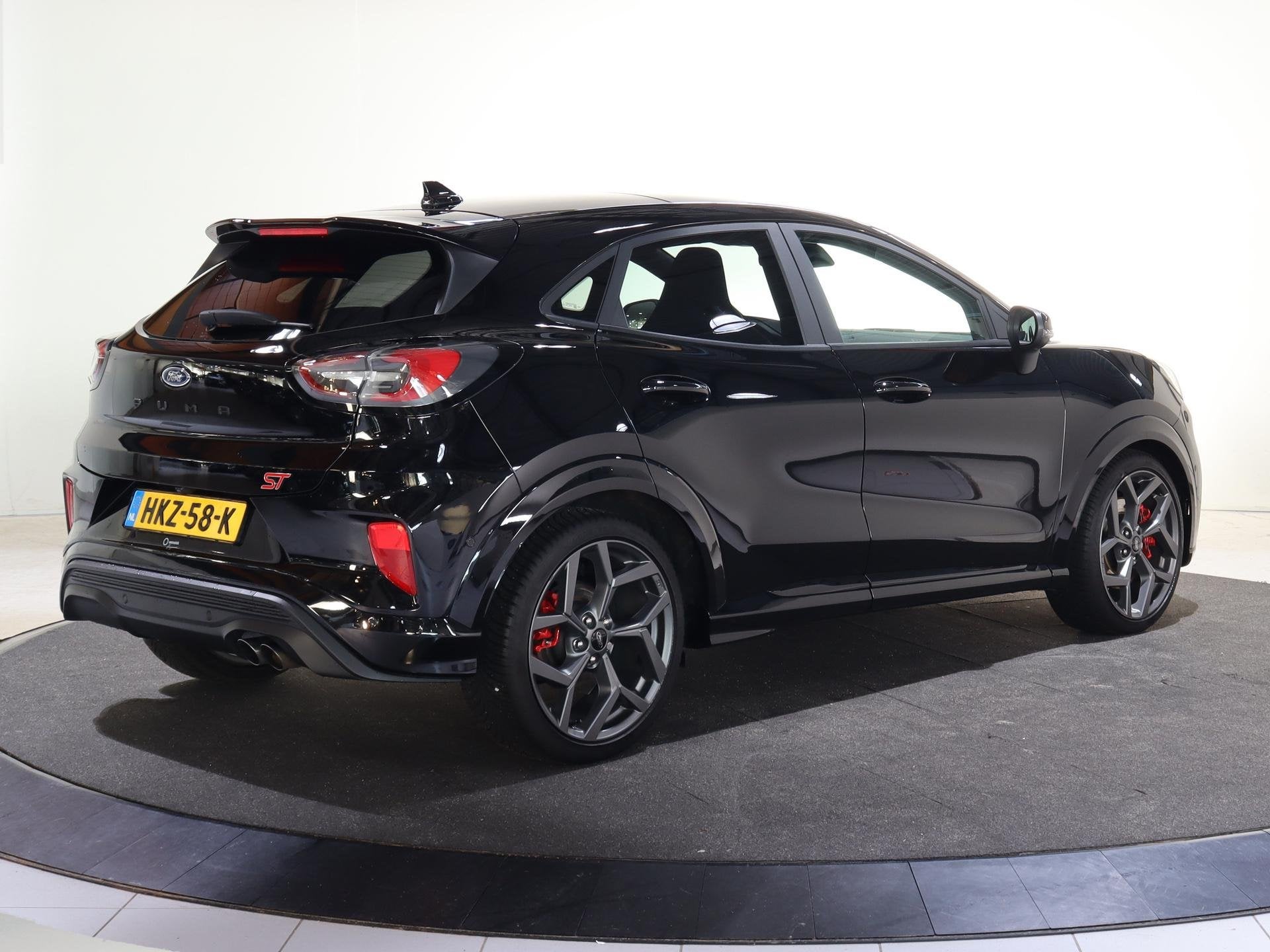 Ford Puma 1.0 EcoBoost Hybrid ST-X | Panoramadak | Winterpak, Auto's, Ford, Euro 6, Leder en Stof, Zwart, Bedrijf