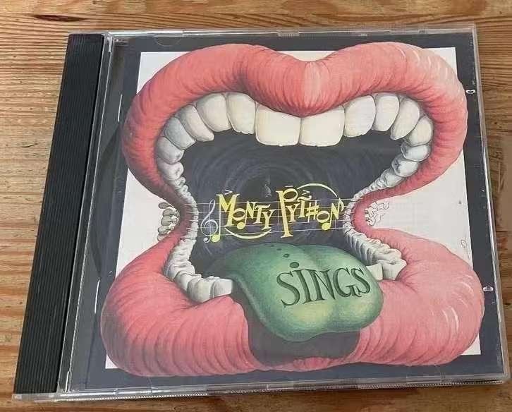 CD Monty Python – Monty Python Sings , MONT D1, Cd's en Dvd's, Ophalen of Verzenden, Zo goed als nieuw, Folk Rock, Album
