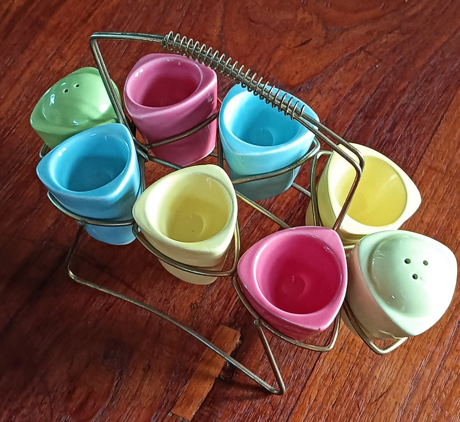 Vintage eierrekje met peper en zout stel. Jaren '50  - '60., Verzamelen, Ophalen of Verzenden, Huis en Inrichting
