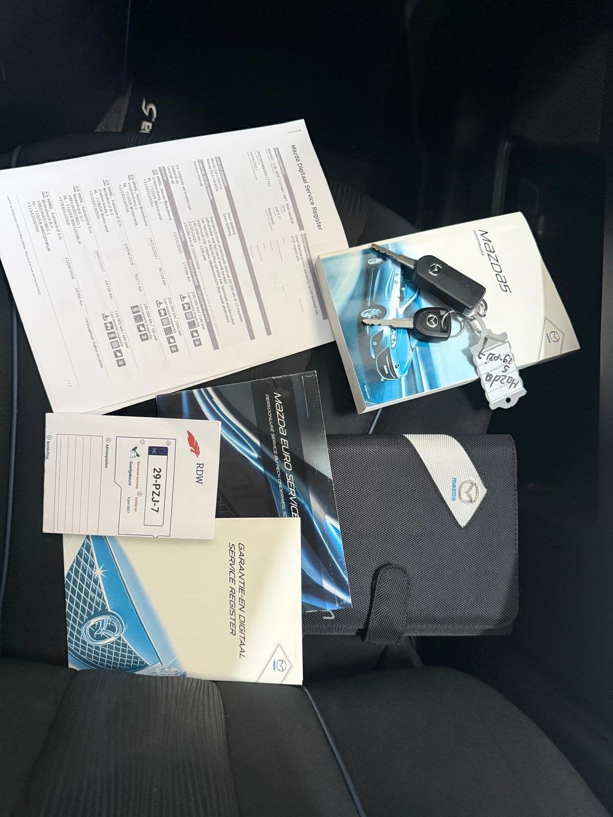 Foto 23 van Mazda 5 1.8 TS+ | Nieuw APK | Airco | Trekhaak | NAP