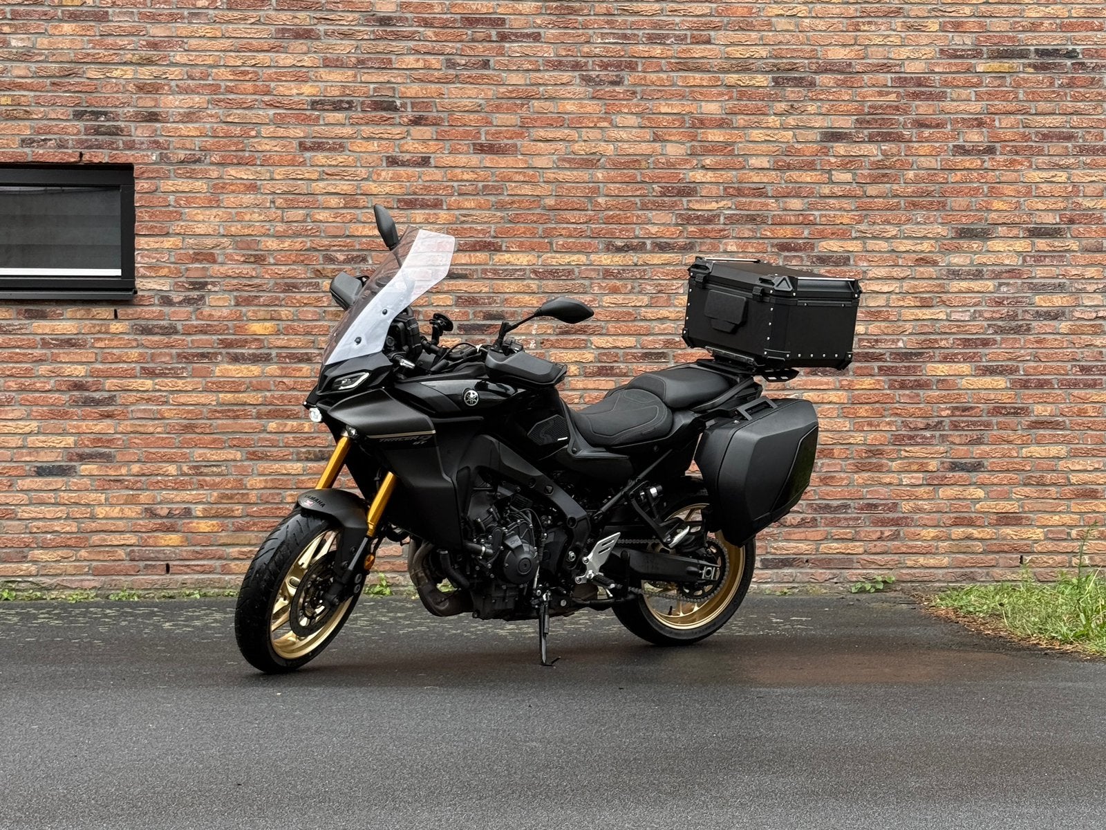Yamaha Tracer 9 GT – 2025 – Zwart/Goud – 12.000 km, Occasion, Handvatverwarming, Motorrijbewijs A, Particulier