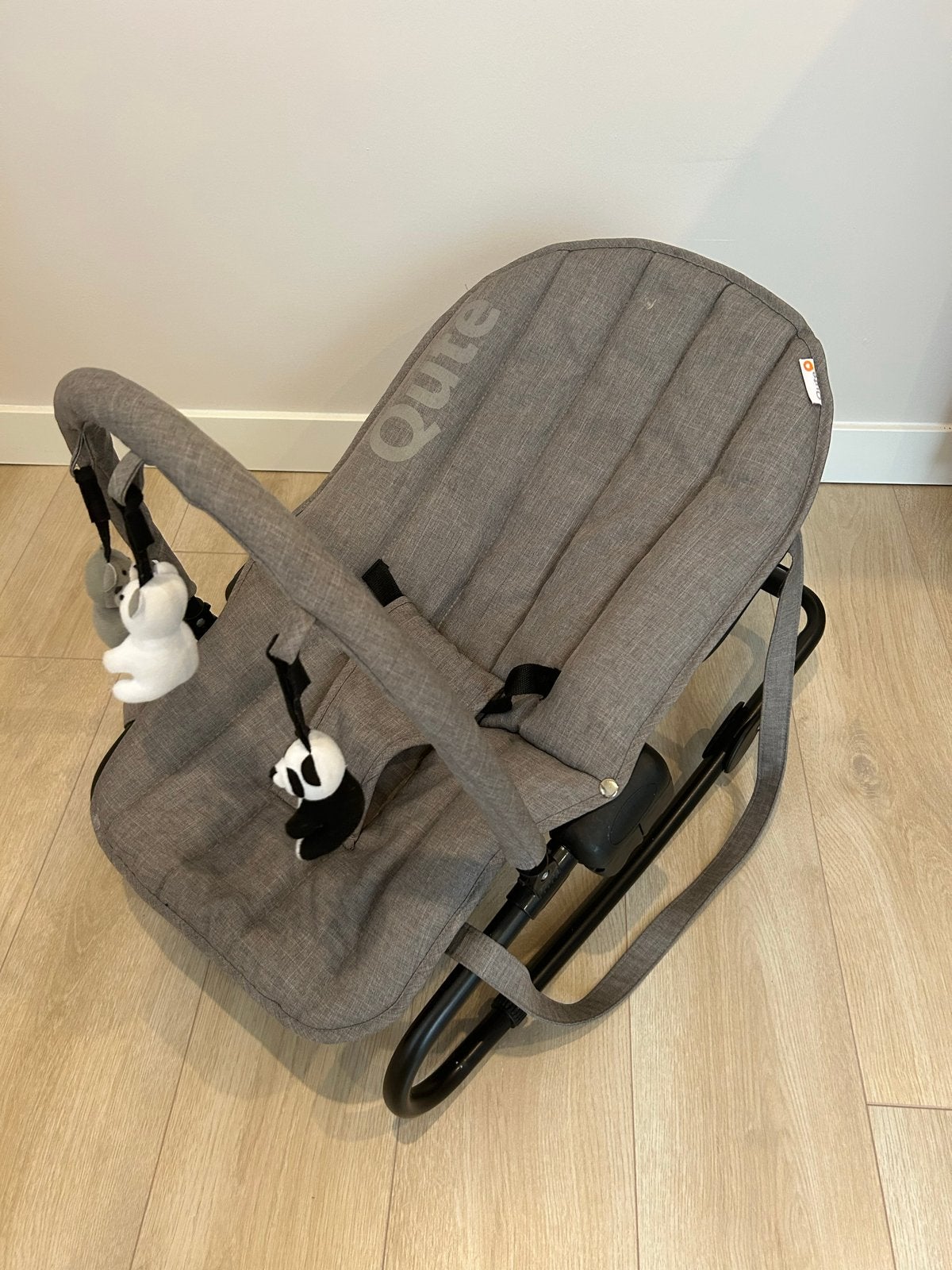 Qute Wipstoel met Speelboog - Grijs, Kinderen en Baby's, Wipstoeltjes, Gebruikt, Wipstoel, Met gordel(s) of riempje(s), Ophalen